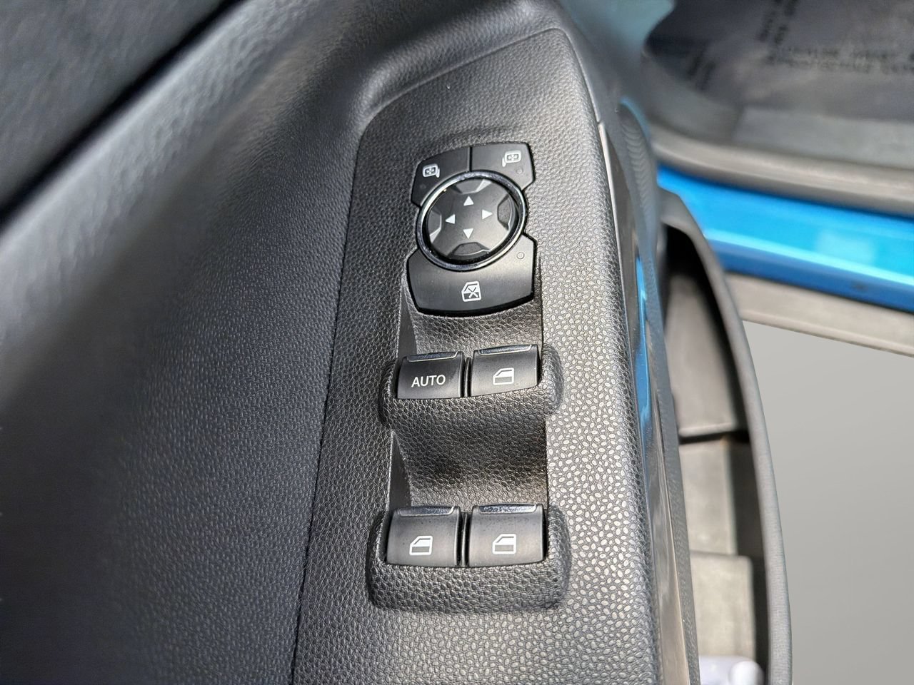 Used 2020 Blue Candy Ford SE image 17