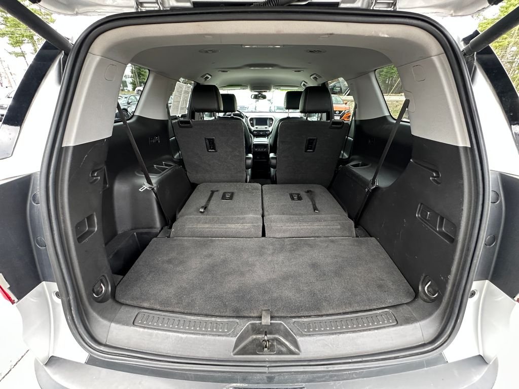 Used 2020 Silver GMC SLT image 28