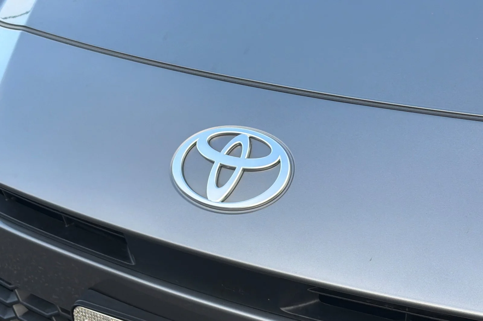 Used 2025  Toyota SE image 40