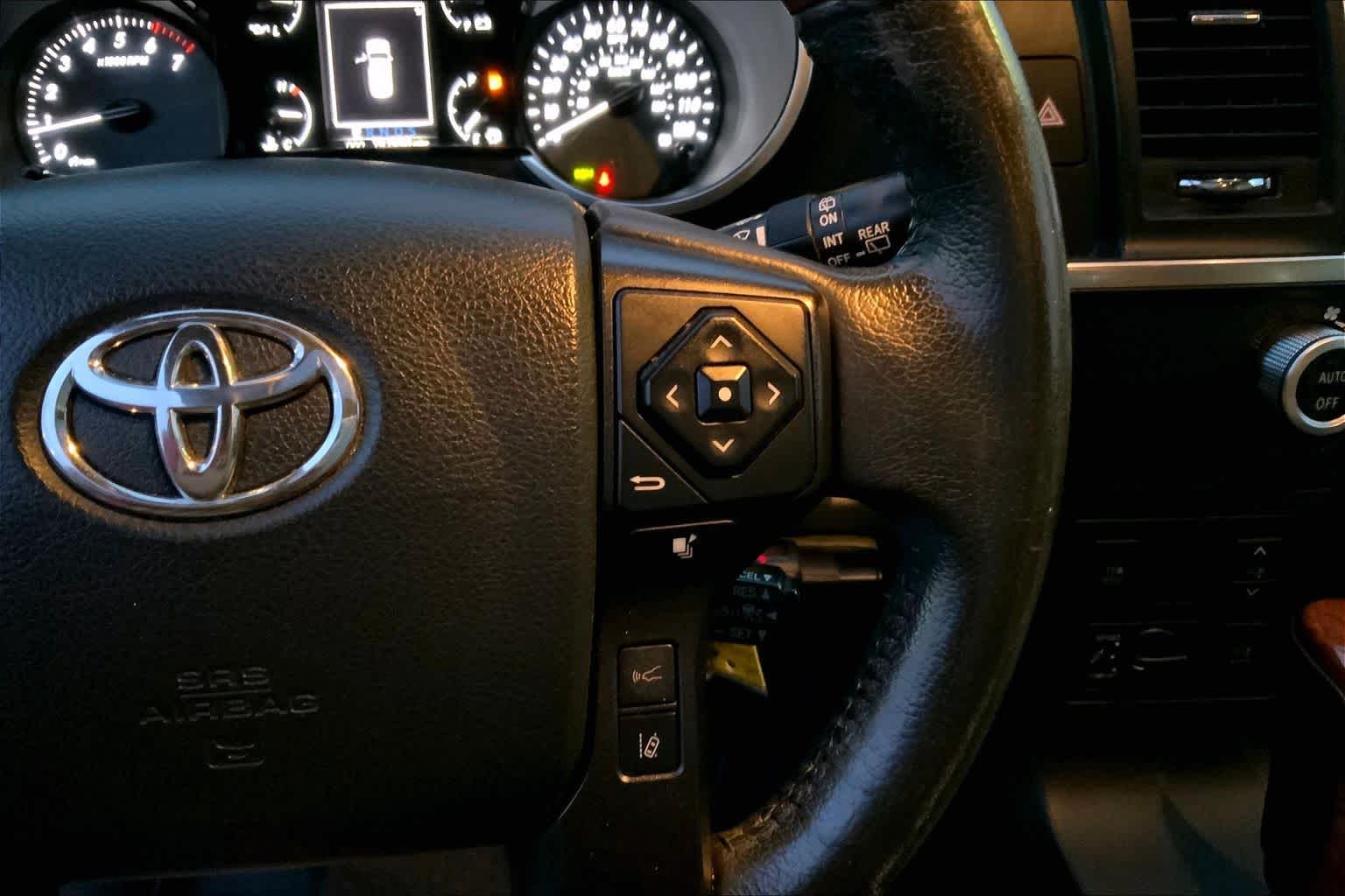 Used 2018 Blizzard Pearl Toyota Platinum image 22