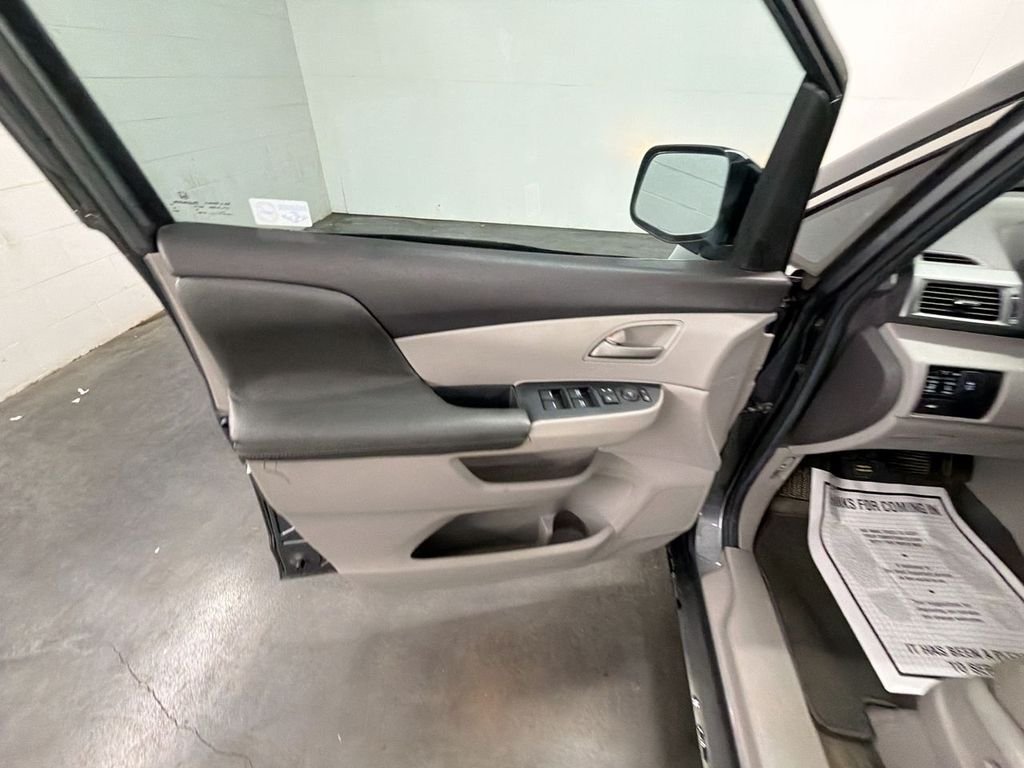 Used 2012 Polished Metal Metallic Honda EX-L image 21