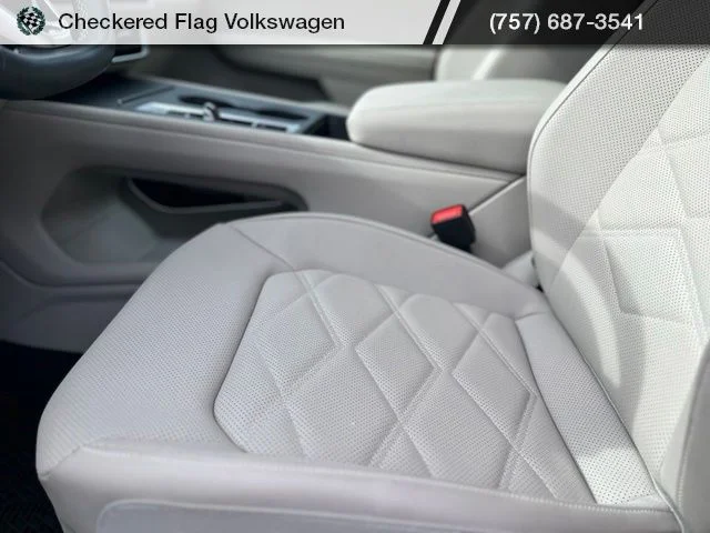 Used 2026 Opal White Pearl Volkswagen 2.0T SE image 22