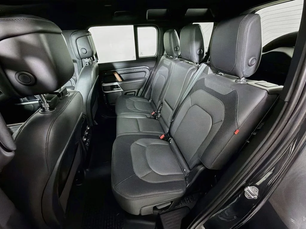 Used 2023 Gray Land Rover X-Dynamic SE image 26