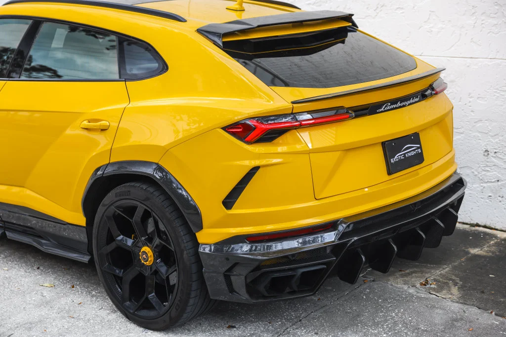 Used 2019 Yellow Lamborghini Base image 17