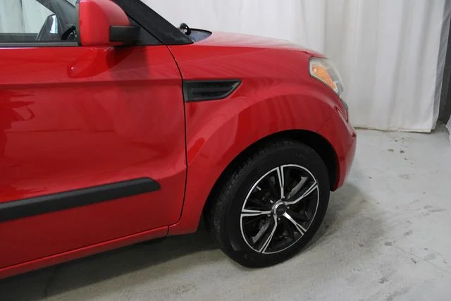 Used 2010 Red Kia Plus image 34