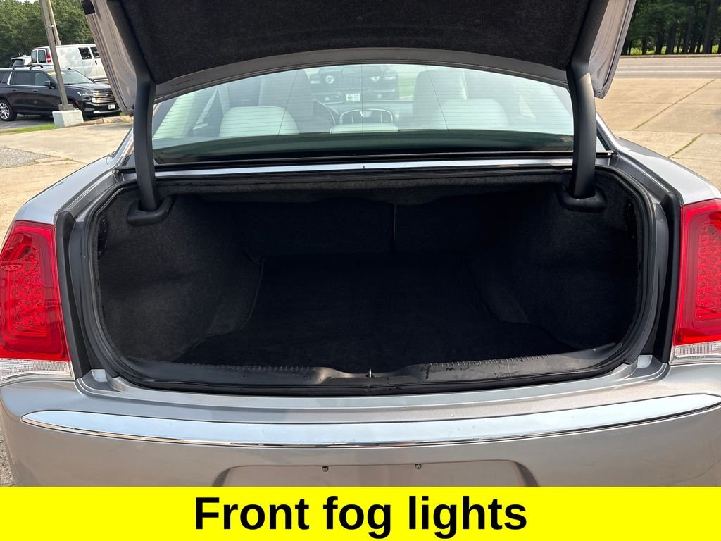 Used 2018 Silver Chrysler Limited image 42