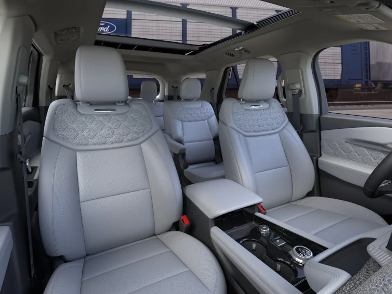 New 2026 Star White Metallic Tri-Coat Ford Platinum image 36