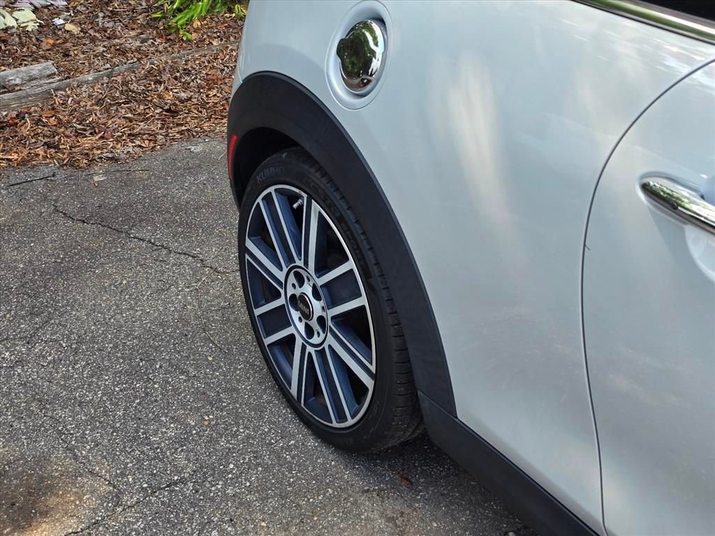Used 2020 White MINI Classic image 18