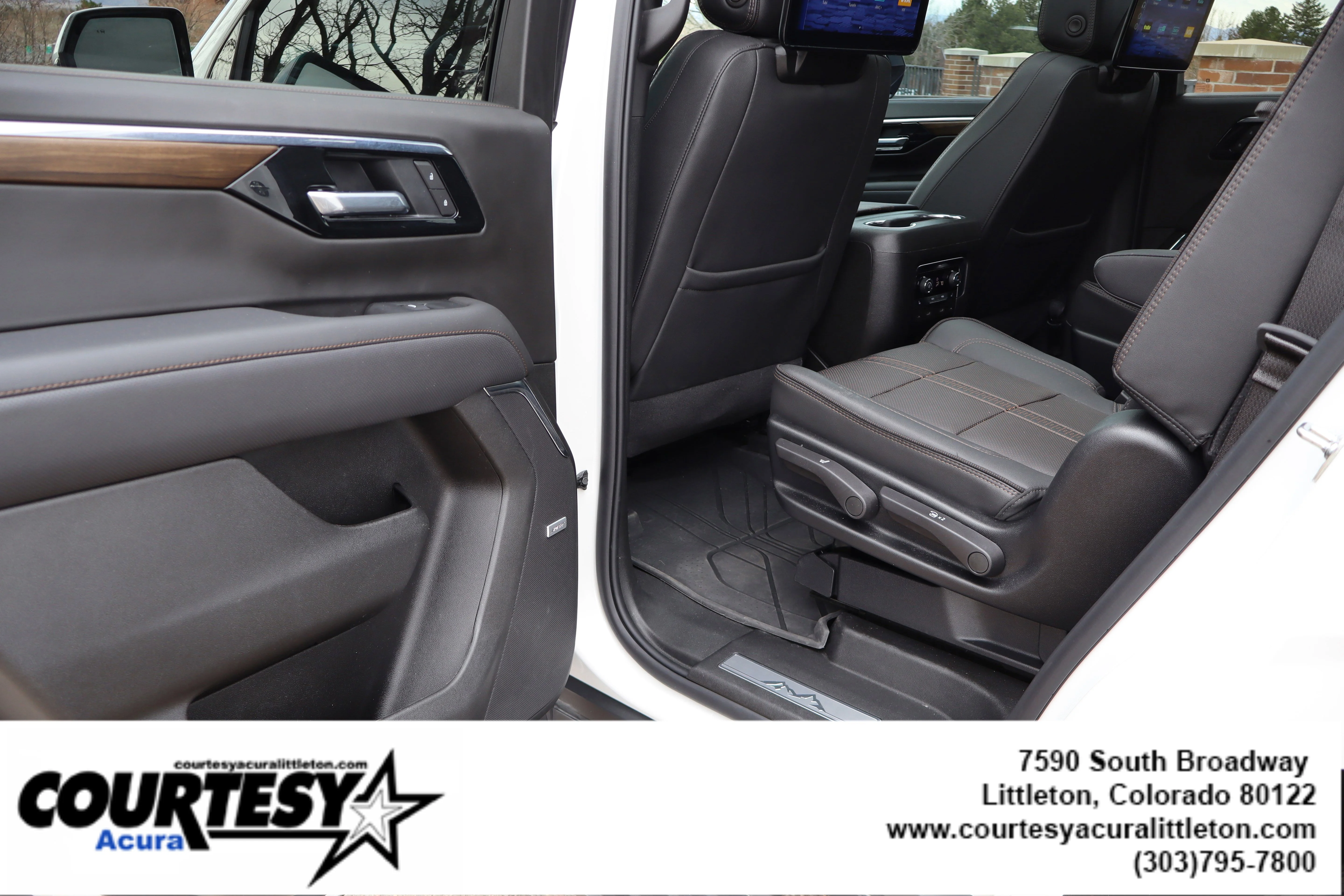Used 2025 Iridescent Pearl Tricoat Chevrolet High Country image 29