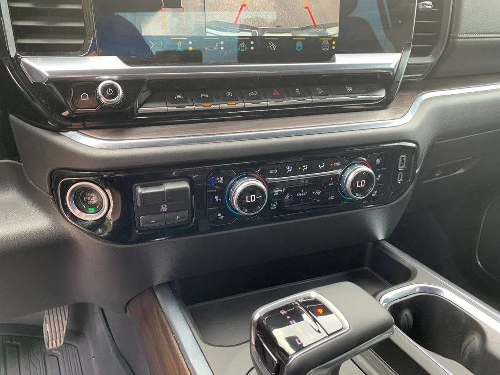 Used 2023 White GMC SLT image 24