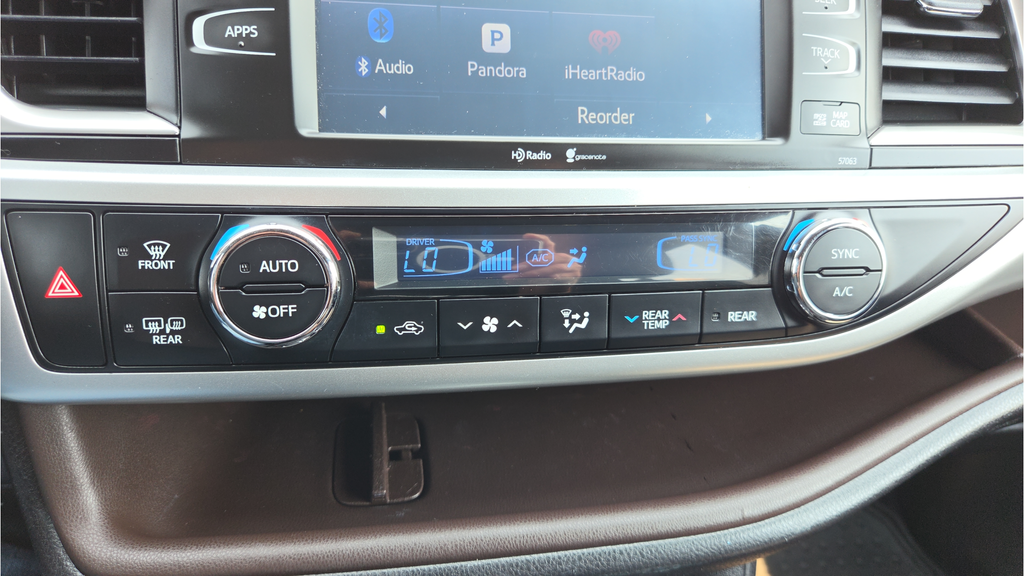 Used 2014 Silver Toyota XLE V6 image 47