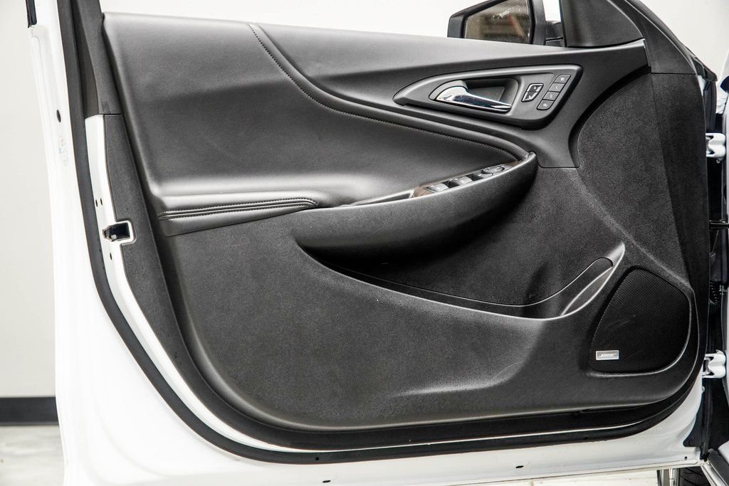 Used 2024 White Chevrolet LT image 31