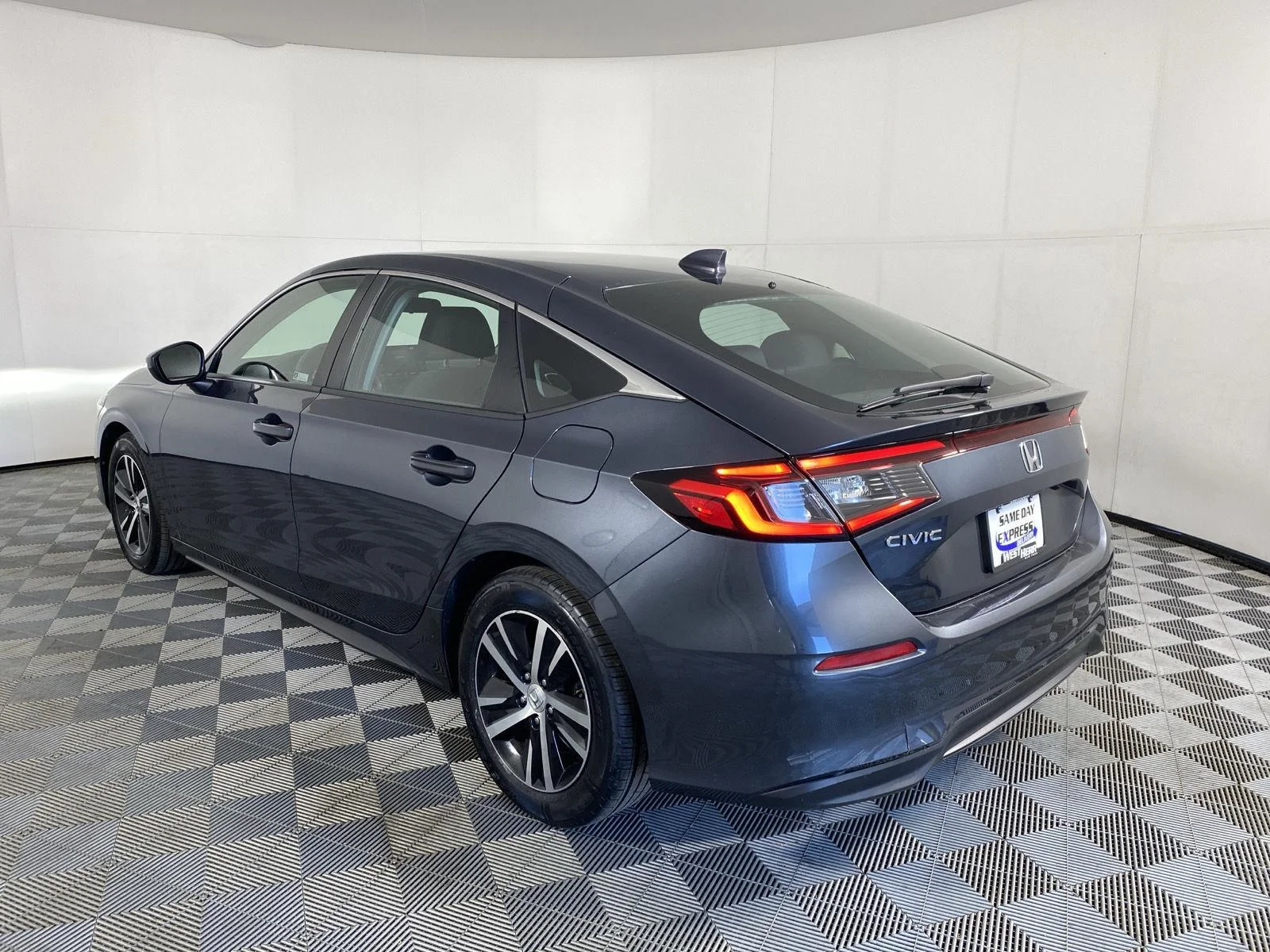 Used 2023 Meteorite Gray Metallic Honda LX image 5