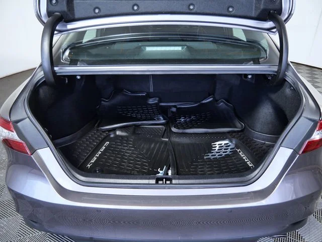 Used 2018 Gray Toyota XLE image 10
