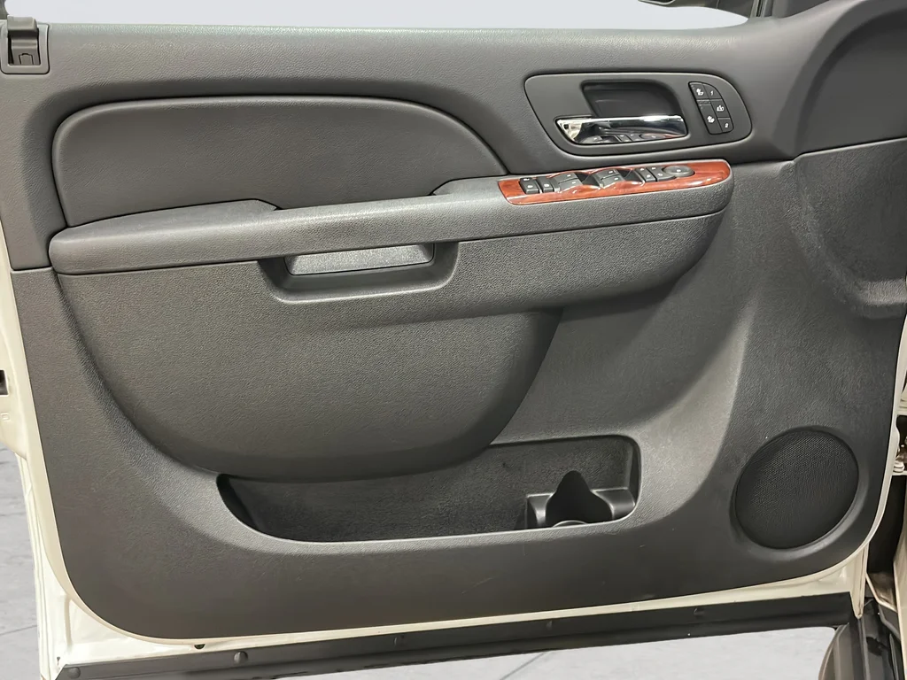 Used 2011 White GMC SLT image 24