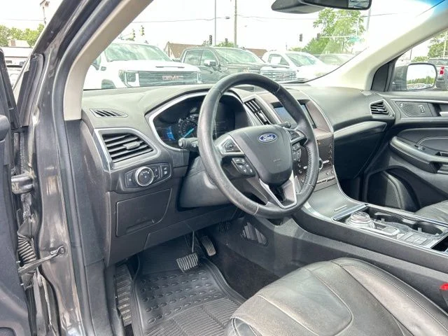 Used 2020  Ford Titanium image 31