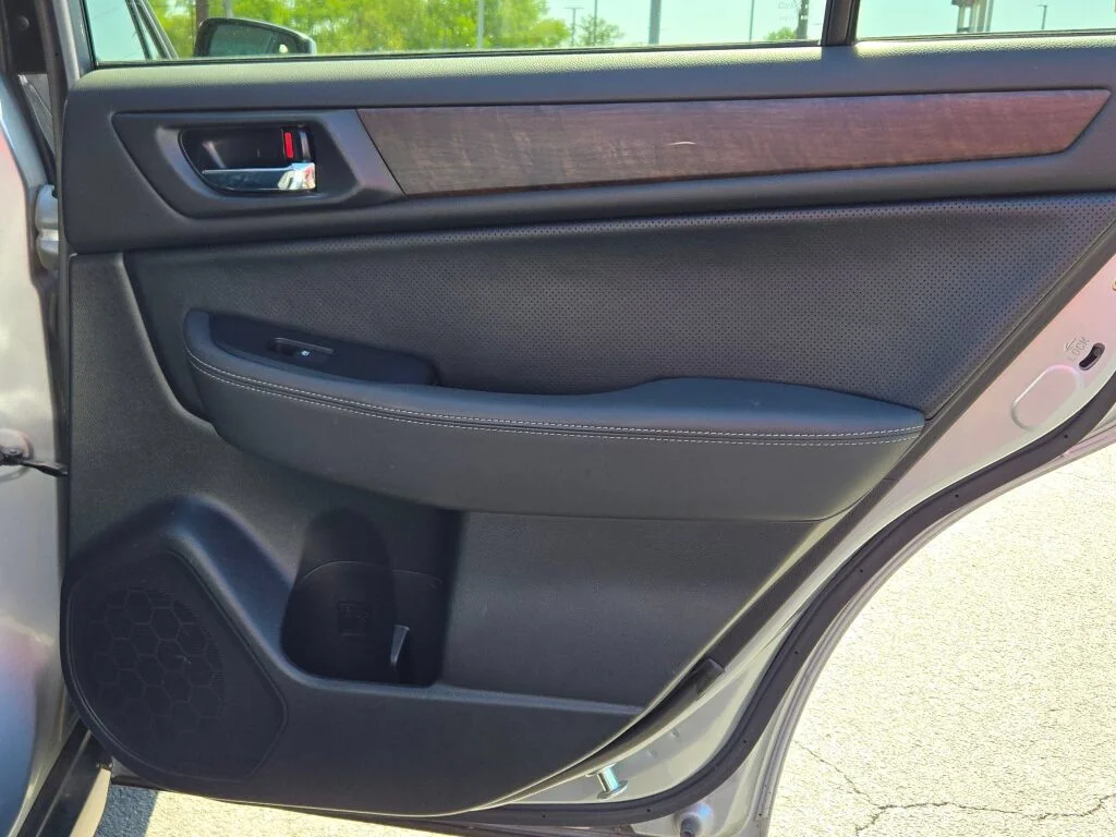 Used 2016 Silver Subaru 2.5i image 12