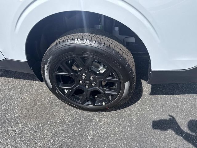 New 2026 Space White Metallic Ford XLT image 4