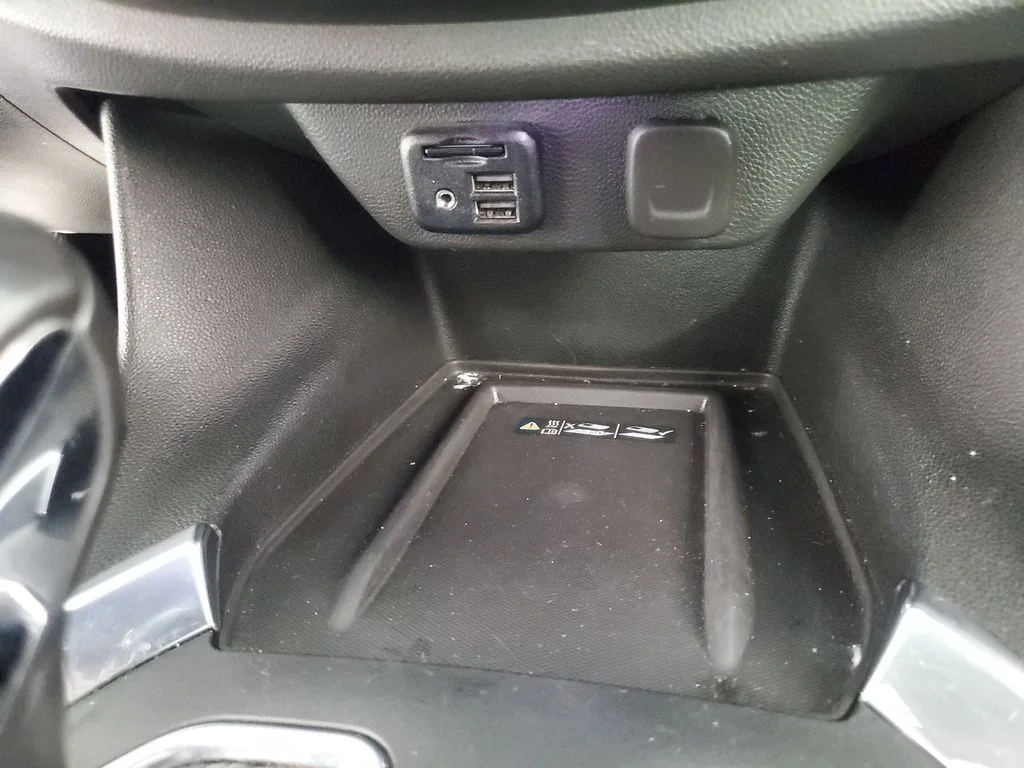 Used 2022 White Chevrolet Premier image 19