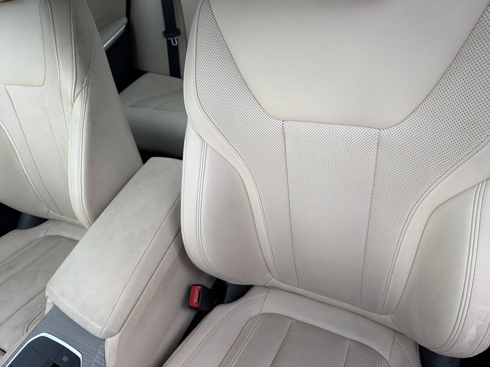 Certified Used 2025 Mineral White Metallic BMW 330i image 35