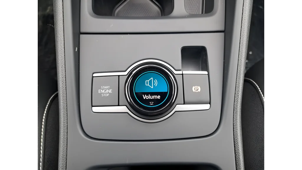 2025 Volkswagen Tiguan SE - Photo 19