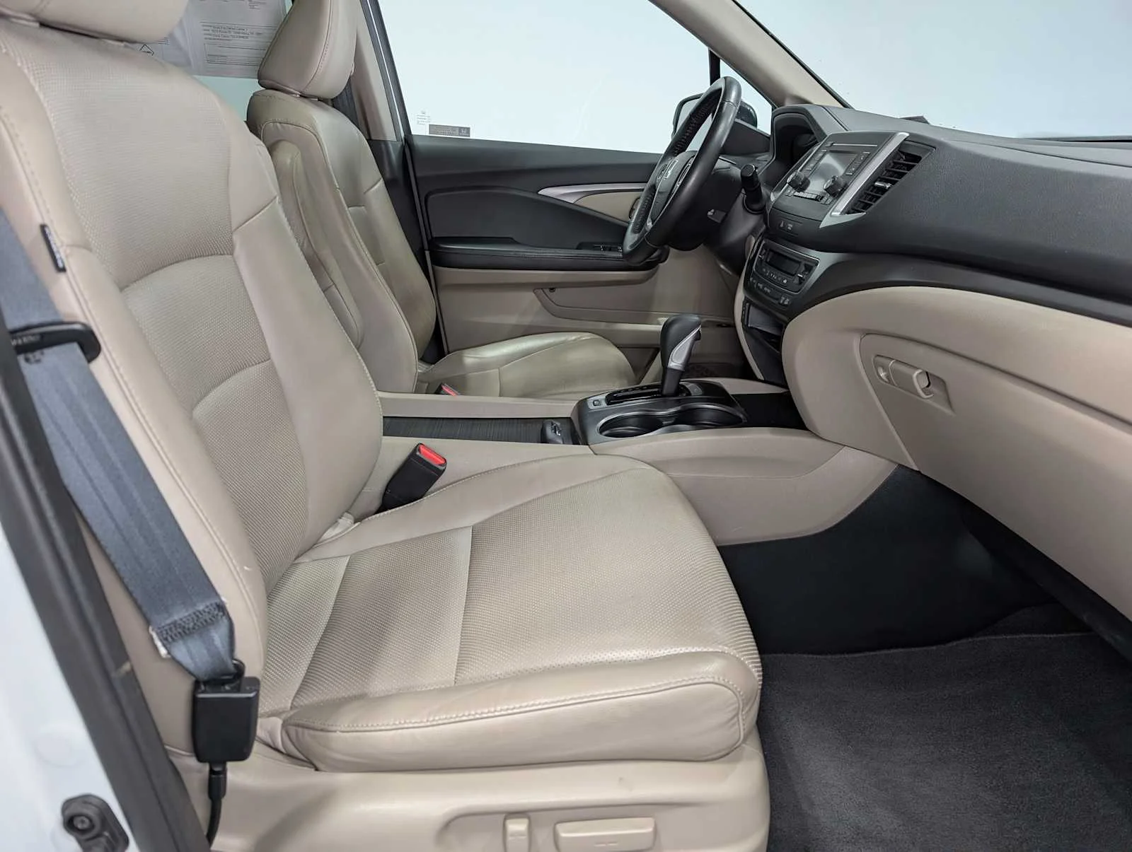 Used 2019 Platinum White Pearl Honda RTL image 41