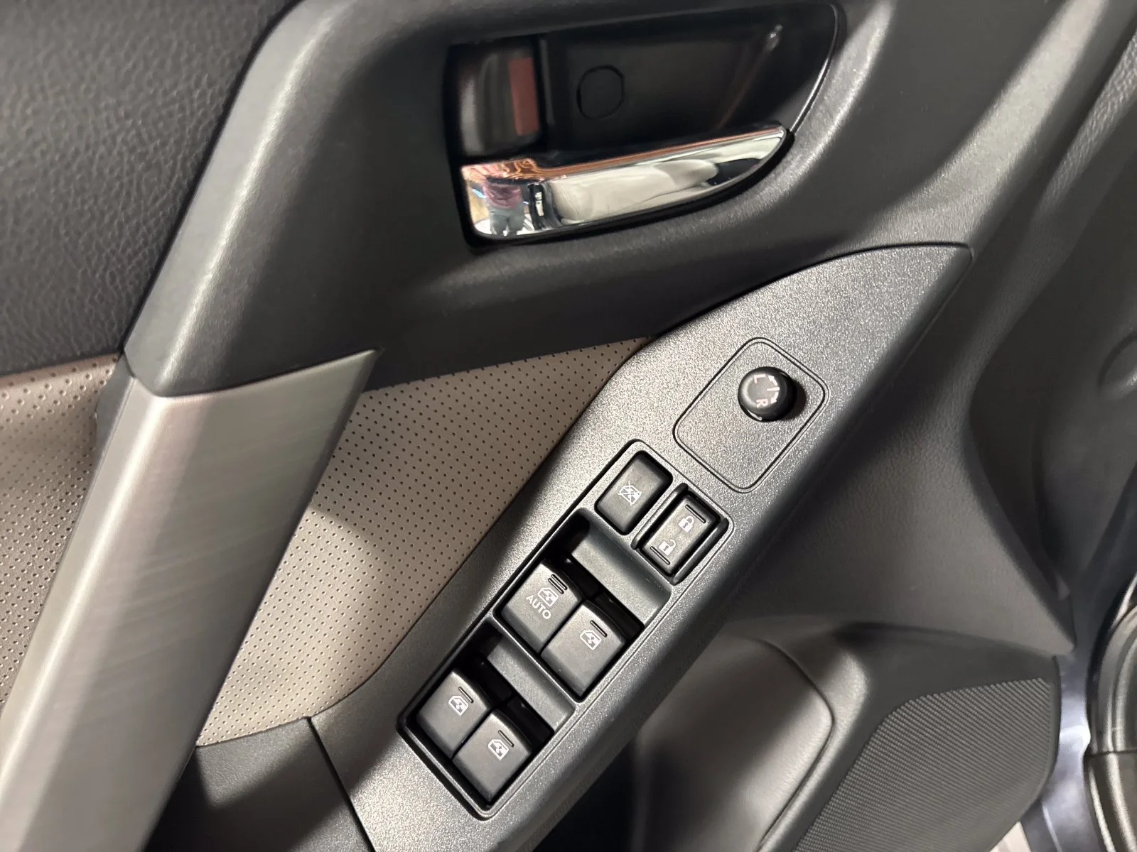 Used 2014 Dark Gray Metallic Subaru 2.5i Limited image 12