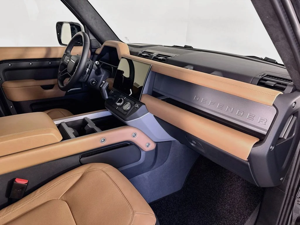 Certified Used 2026 Black Land Rover V8 image 31