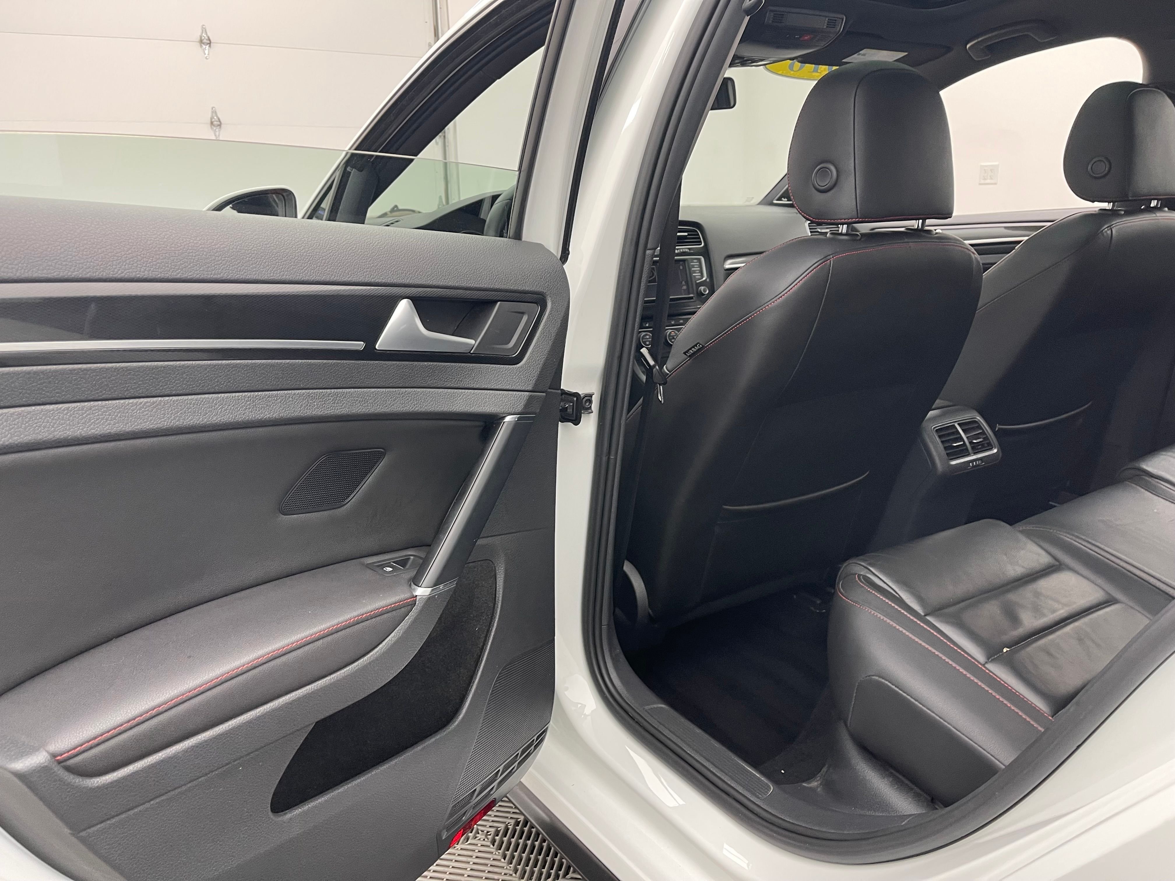 Used 2016 Pure White Volkswagen Autobahn image 37