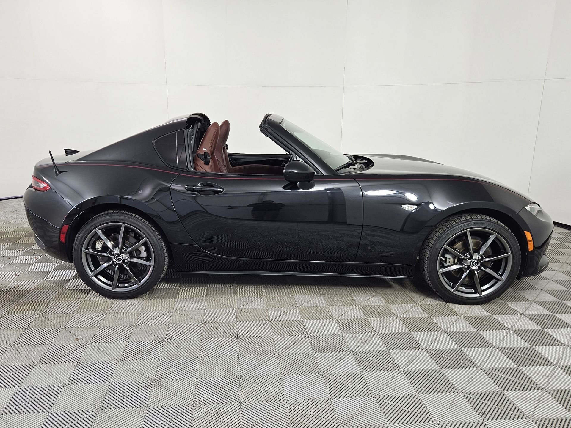 Used 2018 Black Mazda Grand Touring image 8