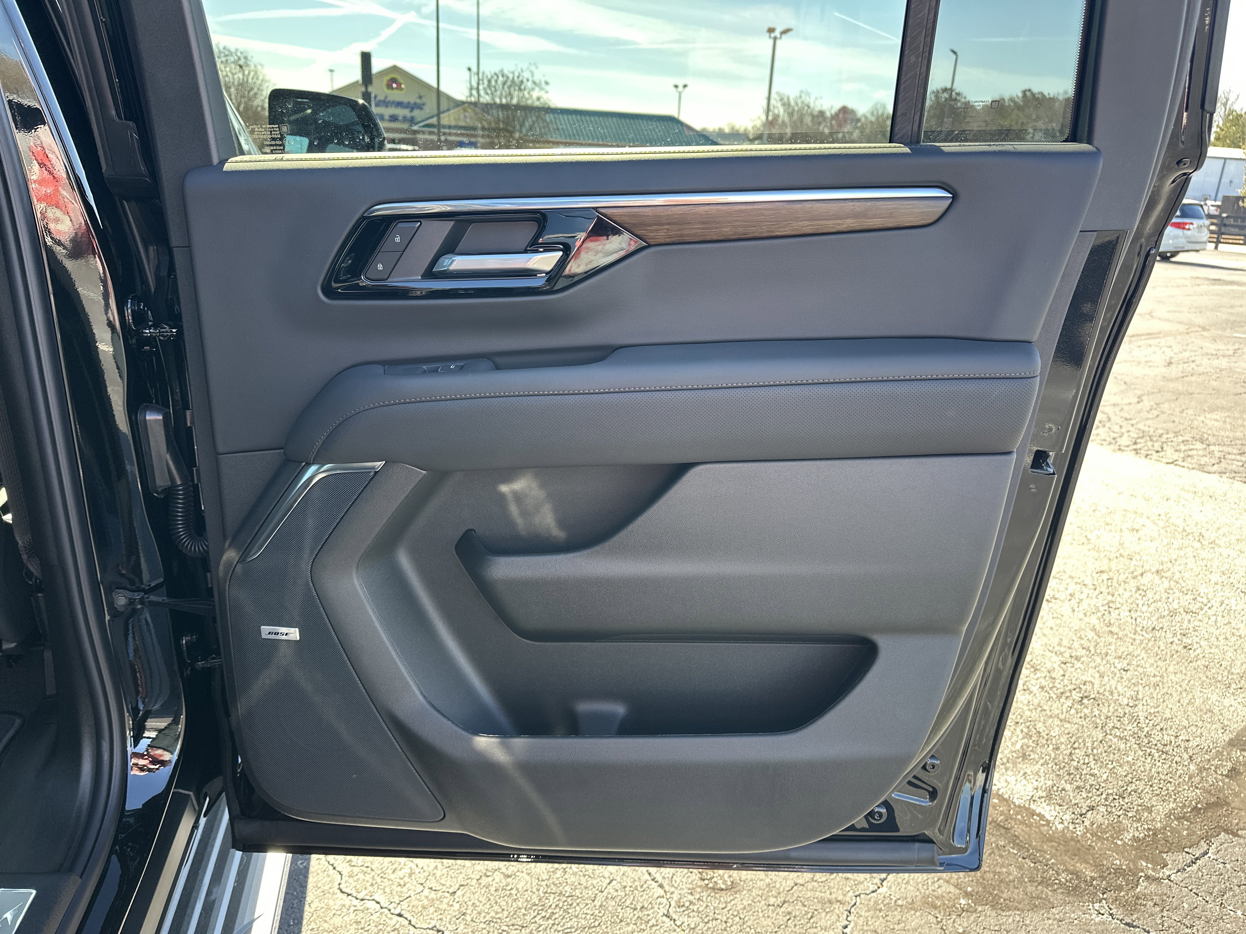 2026 Chevrolet Suburban High Country - Photo 17