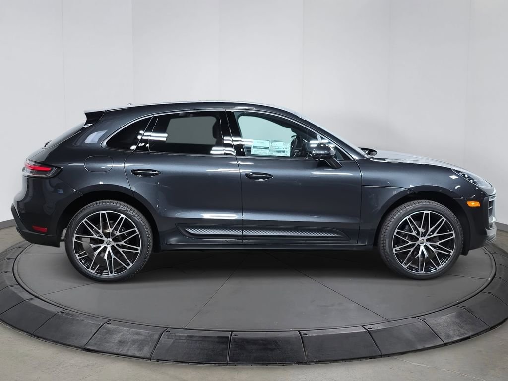 2026 Porsche Macan T - Photo 8
