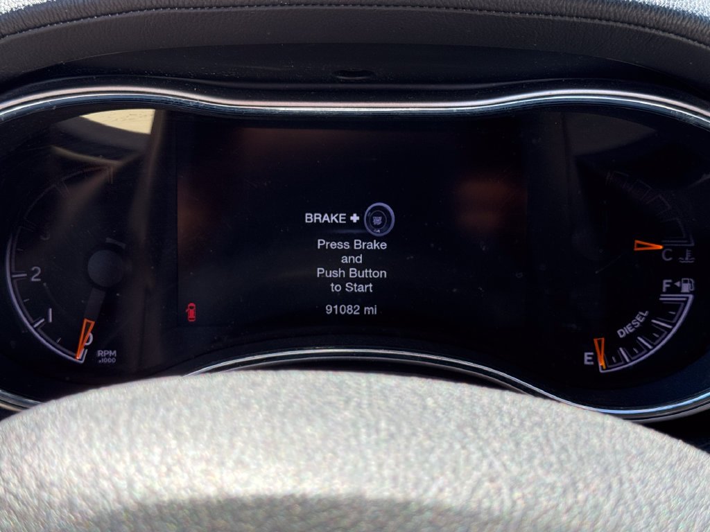 Used 2018 Gray Jeep Limited image 25
