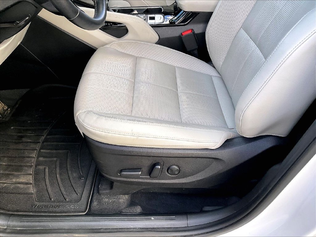 Used 2022 Glacial White Pearl Kia EX image 35