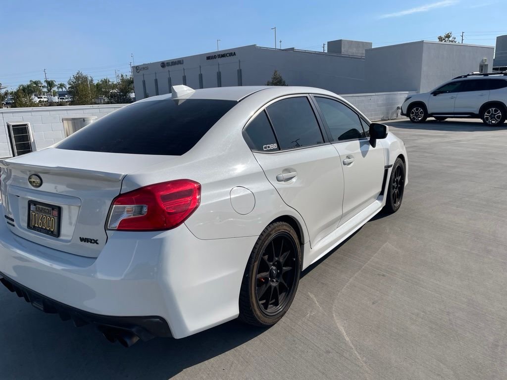 Used 2017 Crystal White Pearl Subaru Limited image 9