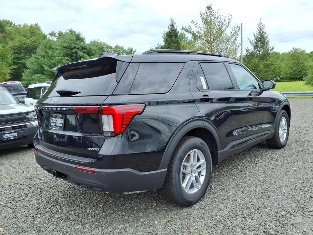 New 2026 Agate Black Metallic Ford Active image 6