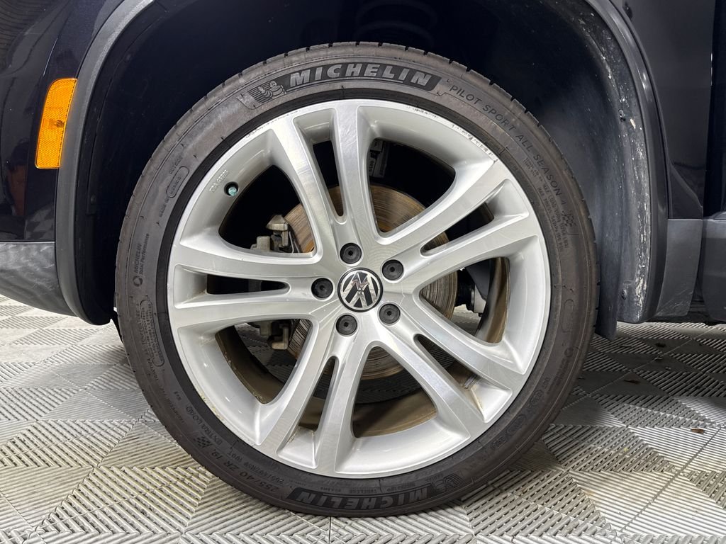 Used 2012  Volkswagen S image 21