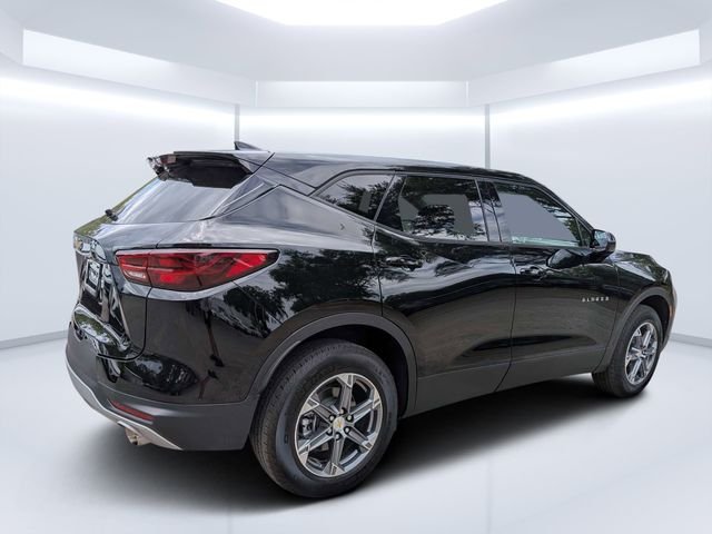 Used 2025 Black Chevrolet LT image 3
