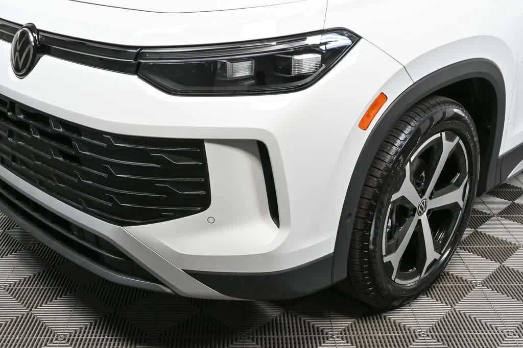 New 2026 Pure White Volkswagen SE image 31