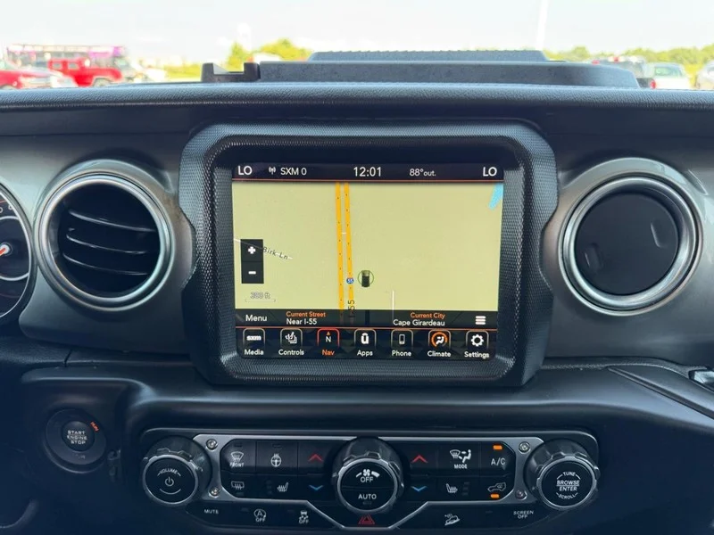 Certified Used 2019 Bright White Clearcoat Jeep Sahara image 14