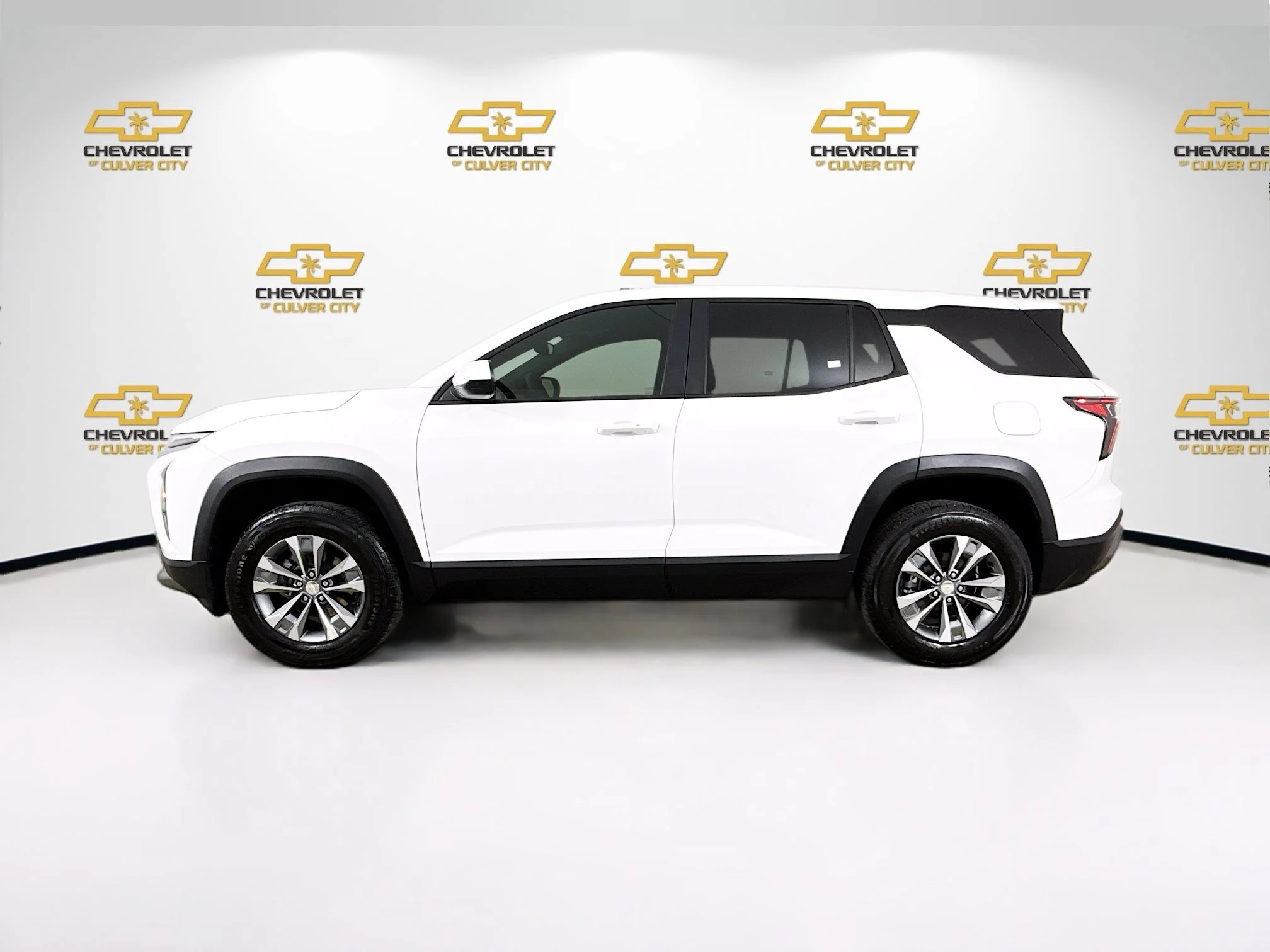Used 2025 Summit White Chevrolet LT image 5
