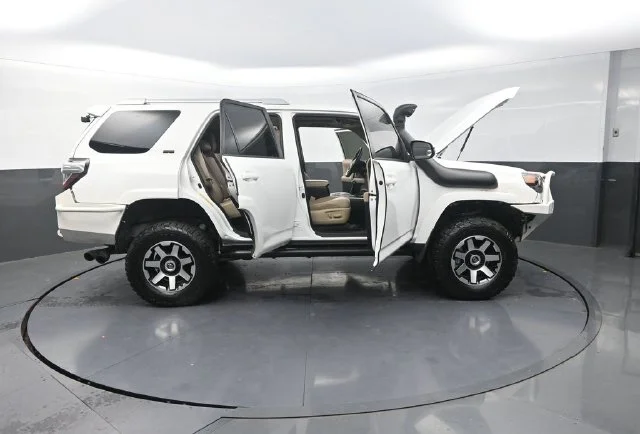 Used 2016 White Toyota SR5 Premium image 47