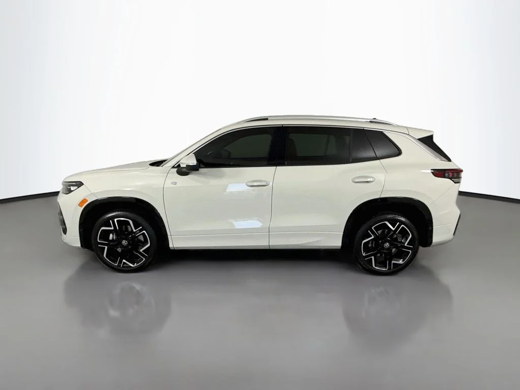 Used 2026 Opal White Pearl Volkswagen SEL R-Line Turbo image 2