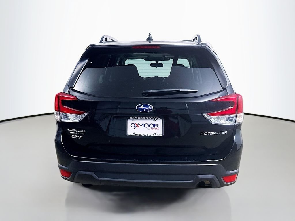 Used 2022 Crystal Black Silica Subaru Premium image 6