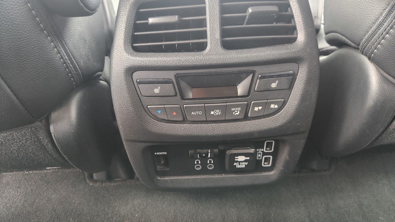 Used 2020 Black Honda Touring 8-Passenger image 12