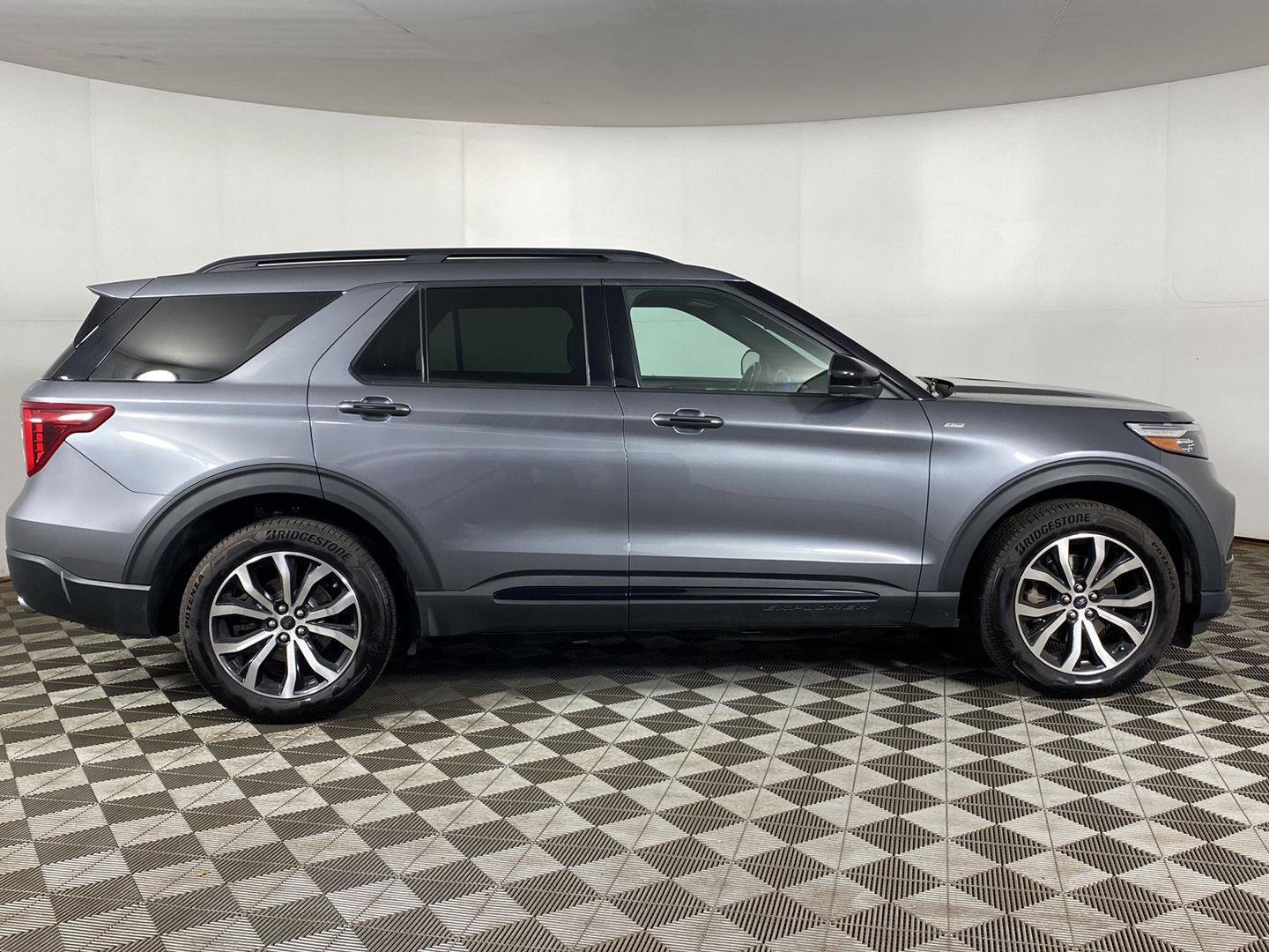 Used 2022 Gray Metallic Ford ST-Line image 10