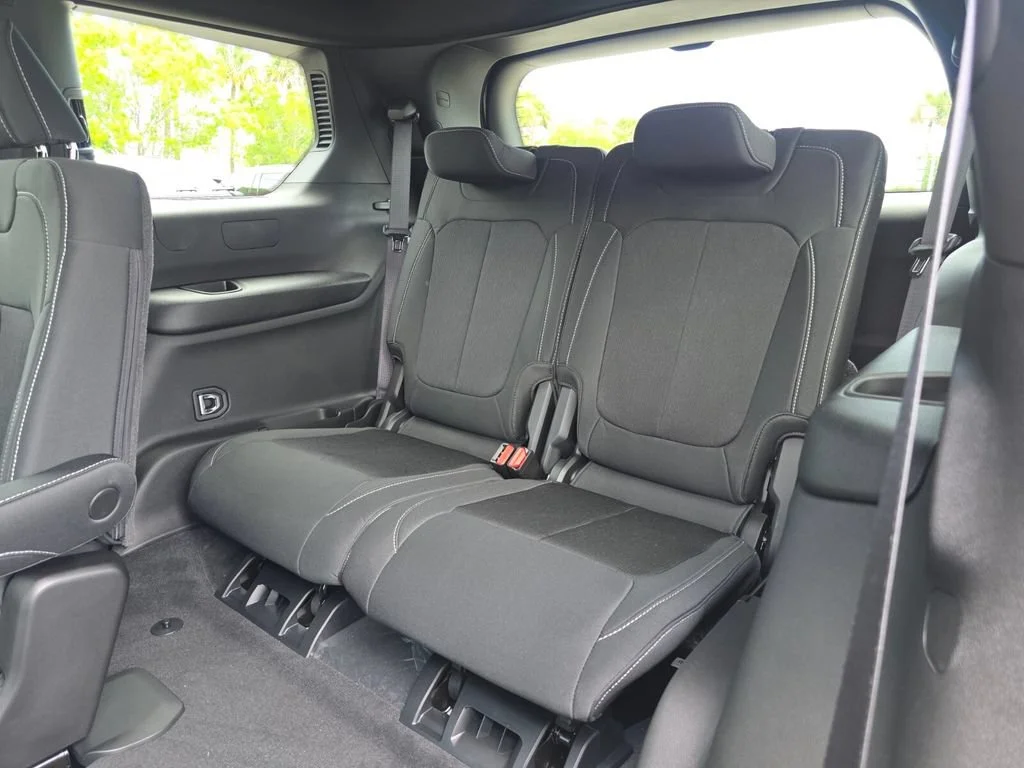 New 2026 Silver Zynith Exterior Paint Jeep Laredo image 22