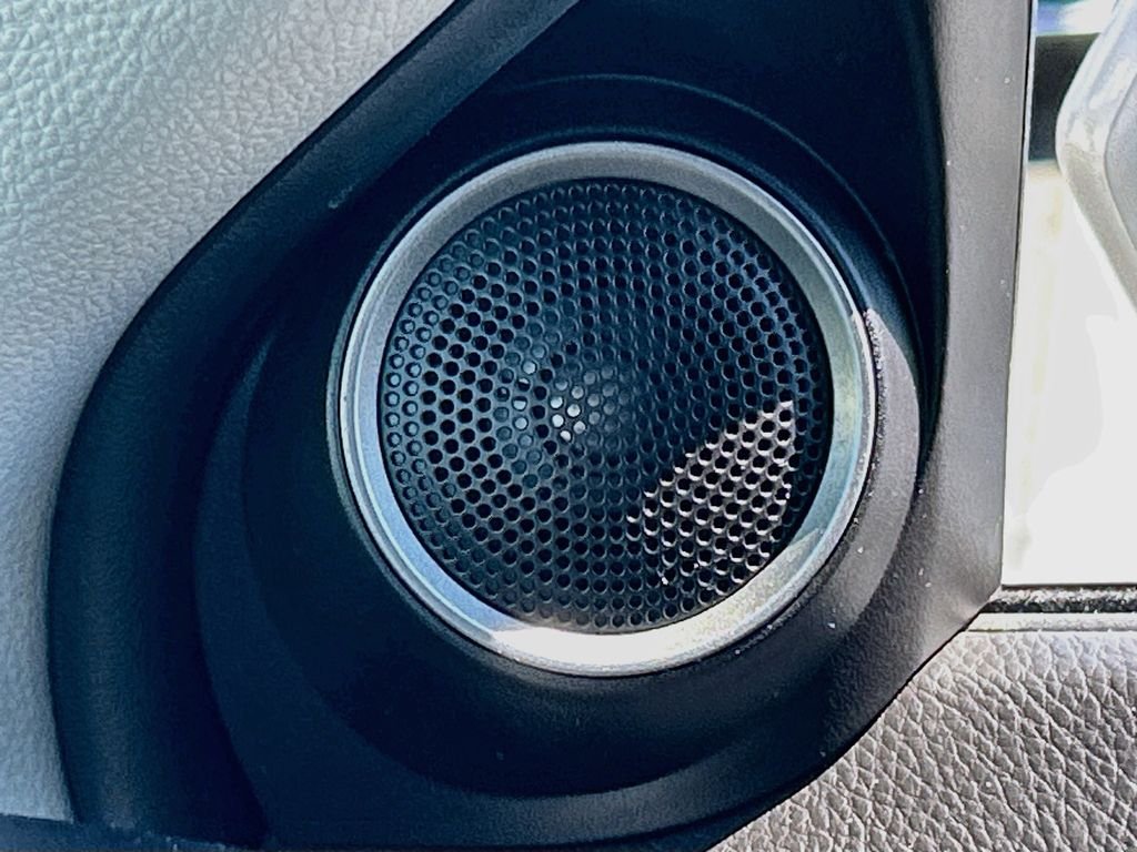 Used 2010 Palladium Metallic Acura Base image 18