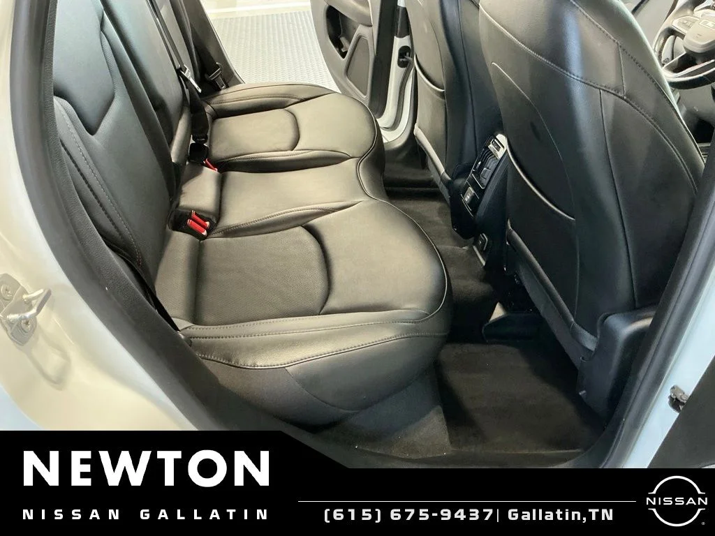 Used 2022 Bright White Clearcoat Jeep Latitude Lux image 18