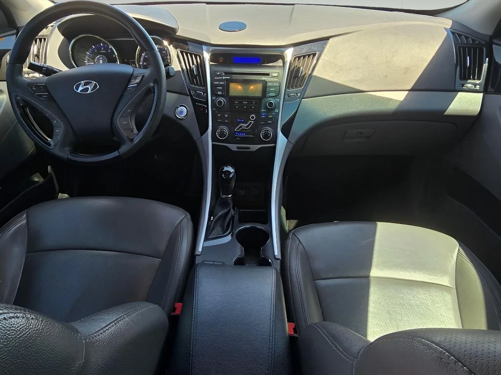 Used 2012 Radiant Silver Metallic Hyundai 2.4L Limited image 23